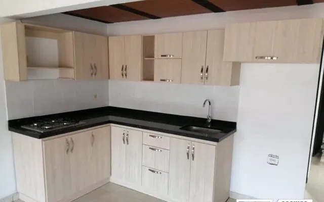 Cocina integral en L madera clara