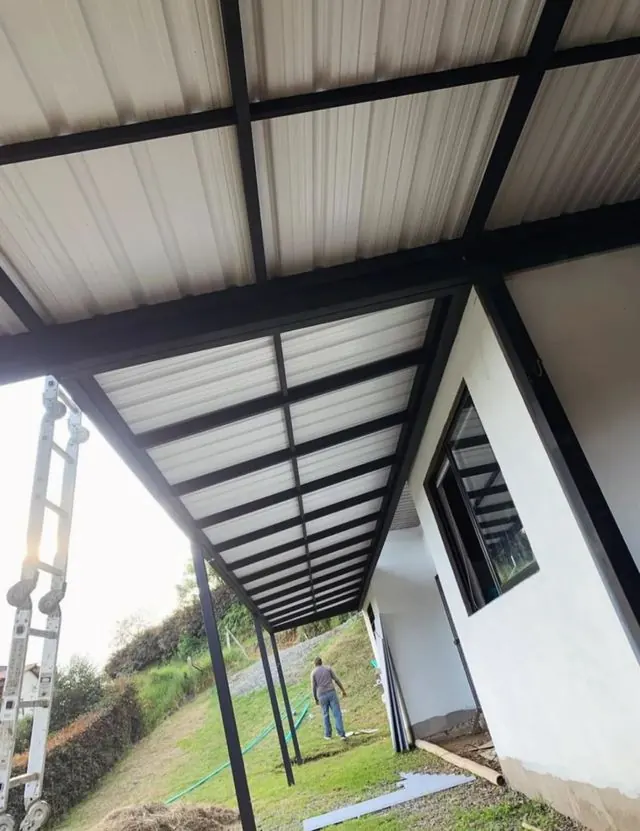 Techo metalico estructura en instalacion