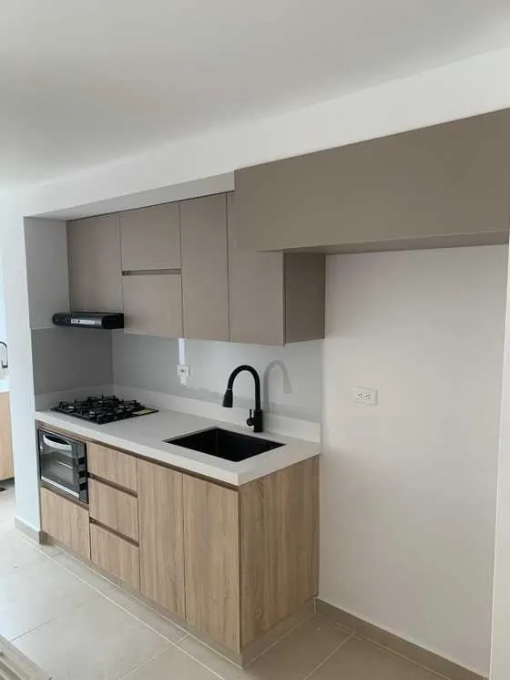 Mueble de cocina en madera a medida